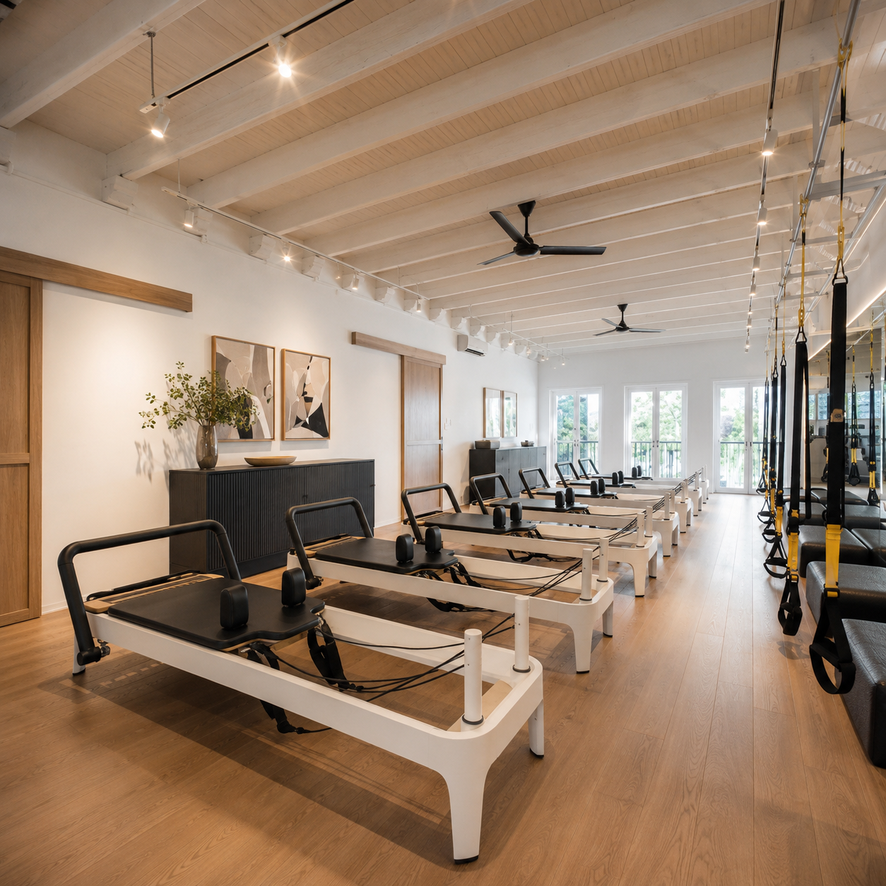 Espaço premium com equipamentos de Pilates
